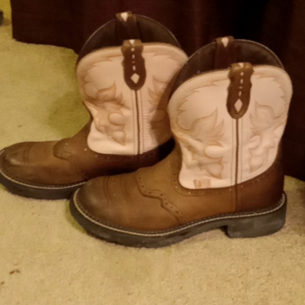 Justin Gypsy Boots pink an brown leather